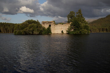 Fototapeta na wymiar Loch an Eilein, Rothiemurchus scotland