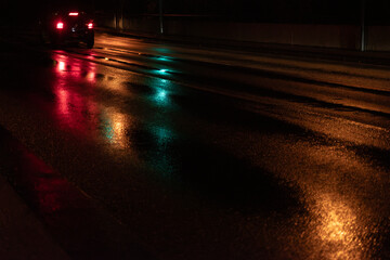 Straße bei Nacht, Farben einer Ampel