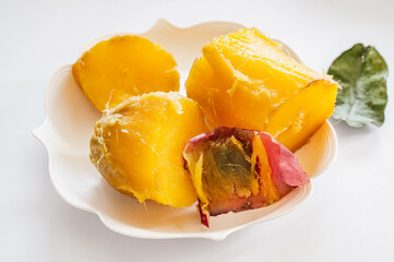 蒸して皮をはいだ芋