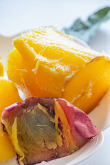 蒸して皮をはいだ芋