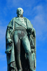 Karl-Friedrich-Denkmal auf dem Schlossplatz in Karlsruhe