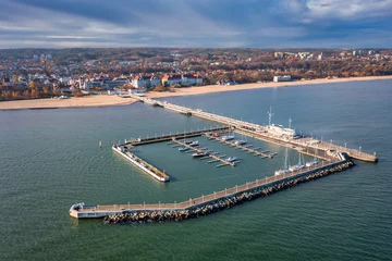 Photo sur Plexiglas La Baltique, Sopot, Pologne Aerial view of the Baltic sea coastline and wooden pier in Sopot at autumn, Poland