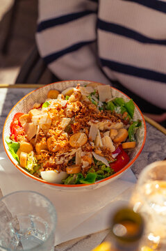 Un plat de nourriture app&eacute;tisante, color&eacute;.
