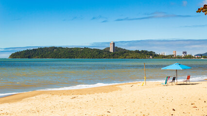 Balneário Piçarras, Santa Catarina, Brasil ao fundo  
