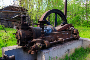 Old steaming threshing machine in Open air Museum of Folk Architecture and Folkways of Middle Naddnipryanschina in Pereyaslav, Ukraine - obrazy, fototapety, plakaty