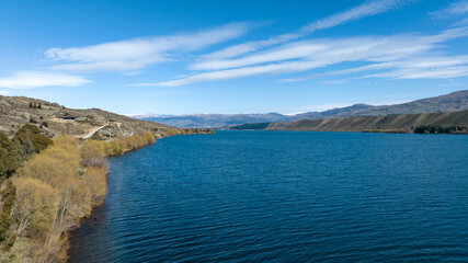 Panoramic aerial droneviews of Lake Dunstan and its mountainous shoreline in central Otago
