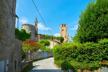 Fototapeta na wymiar Beautiful view of the city gate in the historic centre of Castellaro Lagusello, Monzambano, Lombardy, Italy.