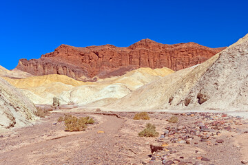 Fototapeta premium Red Cliffs Above a Desert Valley
