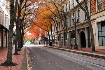Fototapeta na wymiar Streets of Portland: the crossroads of Morrison and third in downtown Portland (Oregon) on a beautiful fall day.