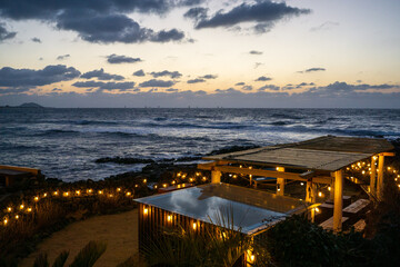 Obraz premium Ocean sunset view from coast side bar, Jeju island vacation