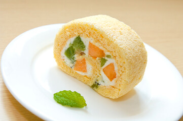フルーツのロールケーキ