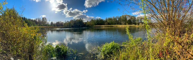 Fototapeta na wymiar Panorama of a lake in nature in autumn