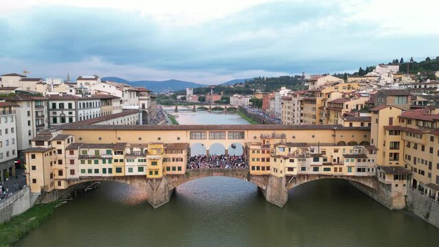 Ponte Vecchio bridge over the Arno river in Florence, Italy. Traditional Italian architecture in the Tuscany.