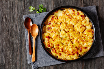 au gratin potatoes with diced ham and green peas