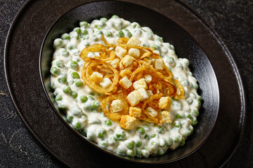 creamed peas with french fried onions, croutons