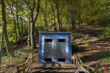 Fotobehang Öffentliche Toilette am Naturschutzgebiet Wittenbergen, Hamburg © MartinM