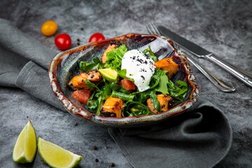 warm salmon salad in josper with herbs side view
