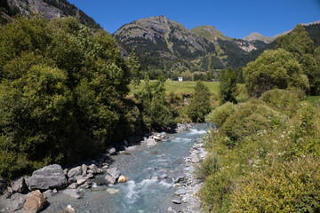 Fototapeta na wymiar vallée à Val-Cenis, une commune située dans la vallée de la Haute Maurienne-Vanoise, dans le département de la Savoie en région Auvergne-Rhône-Alpes