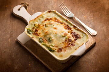 oven broccoli with mozzarella and bechamel - 680105186