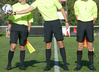 le corps arbitral au football