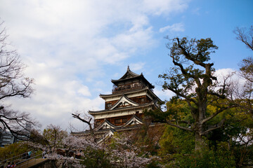 Schloss in Hiroshima am Tag