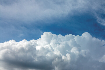 Obraz premium sky, blue sky, blue sky with white clouds, white clouds, sky scenery, cloud scenery, sunny clouds, sunlit clouds