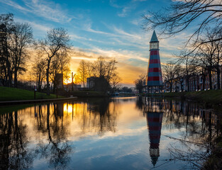 Fototapeta premium Lighthouse by sunset in dutch city of Breda mirrored in the water surface