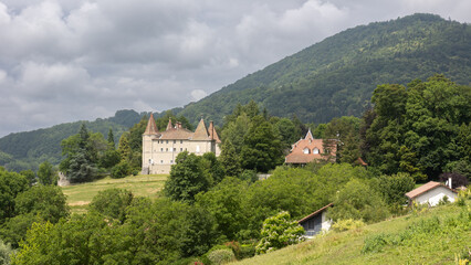 Fototapeta na wymiar Château de Hautefort à saint-nicolas-de-macherin