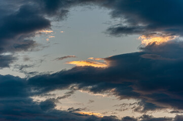 Naklejka na ściany i meble Chmury o zachdzie słońca, Clouds at sunset.