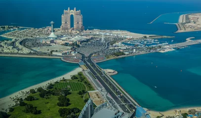 Abwaschbare Fototapete Abu Dhabi Bird's eye and aerial drone view of Abu Dhabi city from observation deck