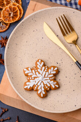 Beautiful festive Christmas composition of an empty plate, tangerine and gingerbreads
