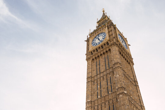 Iconic Big Ben clock tower against a cloudy sky in London