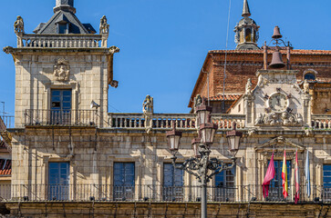 Fototapeta na wymiar Buildings in the Plaza Mayor of Leon, Spain