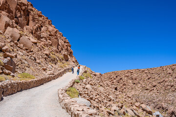 Termas de Puritama no deserto do Atacama, Chile. Águas termais no deserto cercada por montanhas. 