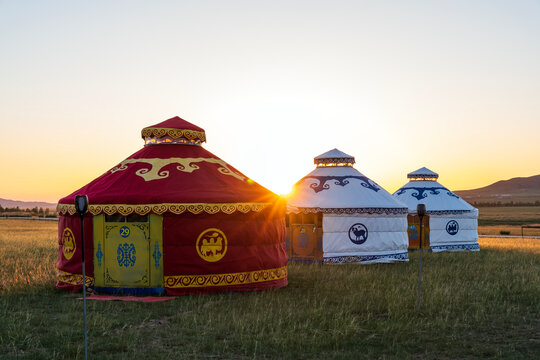 Yurts in the grassland, yurts in the morning