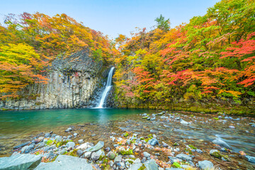銚子の滝と紅葉