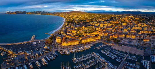 Foto op Aluminium Aerial view of Cannes, a resort town on the French Riviera, is famed for its international film festival © alexey_fedoren