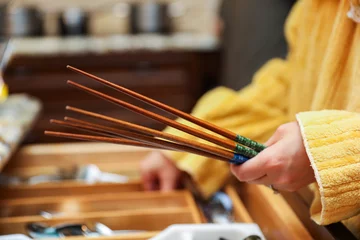 Foto op Canvas wooden chopsticks resting on a ceramic dish, depicting Asian dining culture and traditional utensils in a minimalistic setting © Your Hand Please