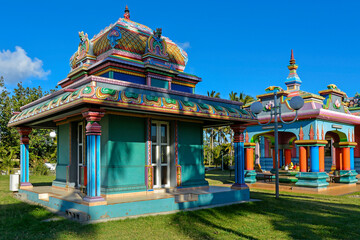 Obraz premium Temple hindou et ses décorations hautes-en-couleurs