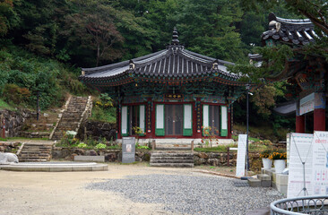 Obraz premium Temple of Yongmunsa Temple, South Korea