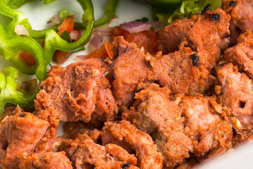 Closeup of beef kebab with onion and capsicum  - obrazy, fototapety, plakaty