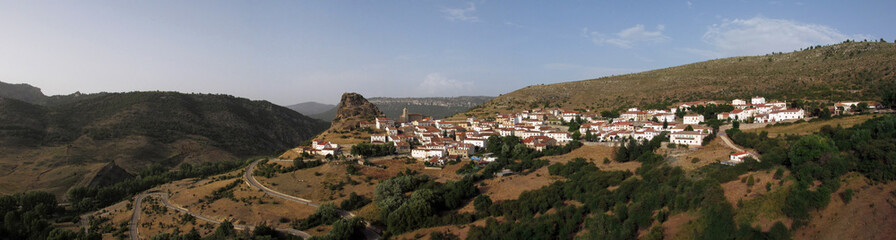 Fototapeta na wymiar Panoramic view of the entire town of Huélamo, Cuenca. 