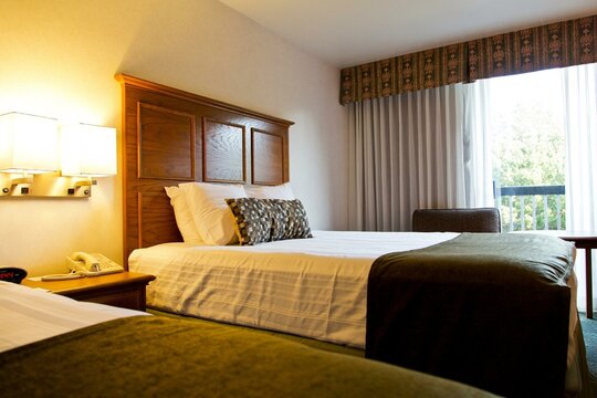 4K Image: Elegant Luxury Hotel Room with Two Queen Size Beds, Stylish Lamps, and Plush Pillow