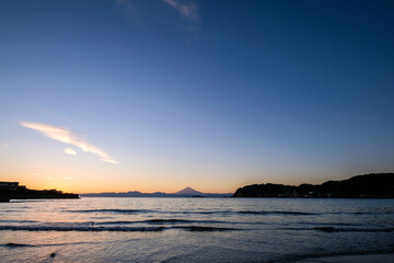 Fototapeta na wymiar 神奈川県逗子市逗子海岸からの夕日