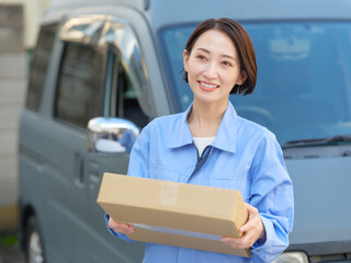 宅配便・女性