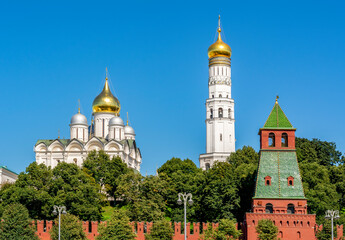 Fototapeta na wymiar Towers and cathedrals of Moscow Kremlin, Russia
