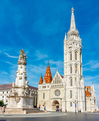 Fototapeta premium Matthias church in Fisherman bastion and Holy Trinity column, Budapest, Hungary