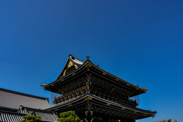 青空の秋の京都　東本願寺