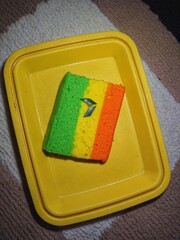 Sponge cakes and cakes are generally prepared by baking in the oven, although there are also steamed sponge cakes, for example: steamed sponge cake or steamed brownies.