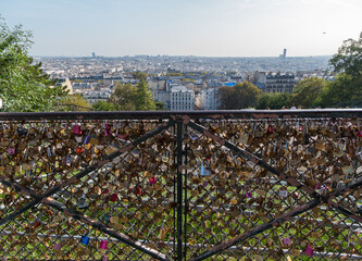 cadenas amour à Paris - 680568138